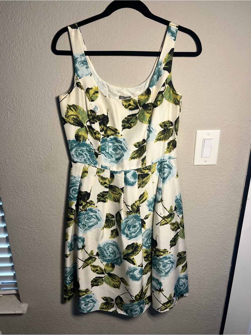 Ann Taylor Blue Rose Fit & Flare Dress White Floral Sleeveless Size 4